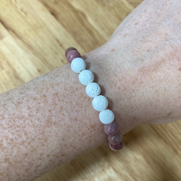 White lava rock diffuser bracelet with rhodonite stone beads. - Picture 2 of 6